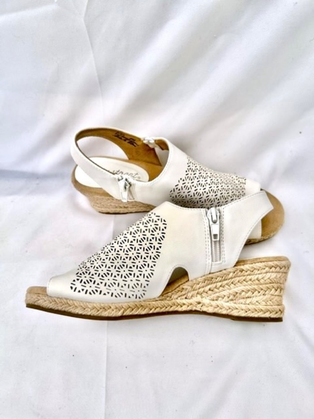 Easy Street Women Sandals - Picture 5 of 7